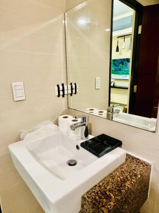 One Uptown Residences Bgc Taguig Buitenkant foto